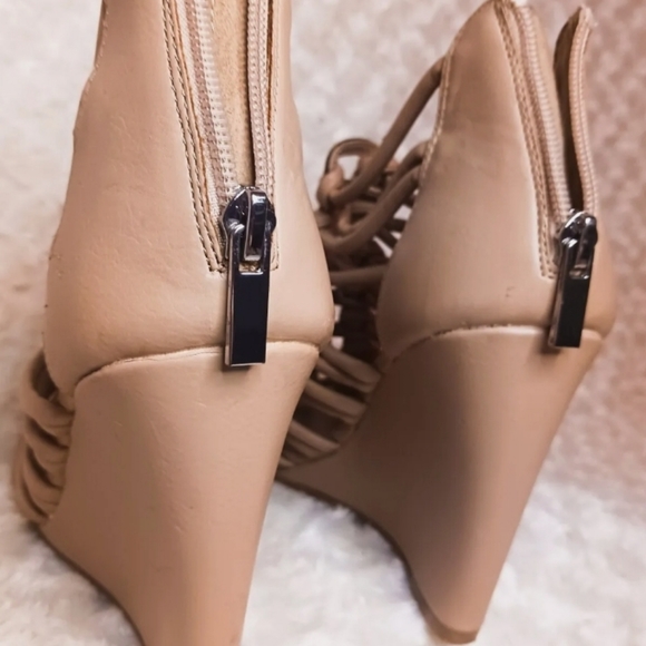 Express Wedge Platform Nude Beige Size 8 Cage Strappy High Heel Sandals Open Toe - Picture 8 of 13